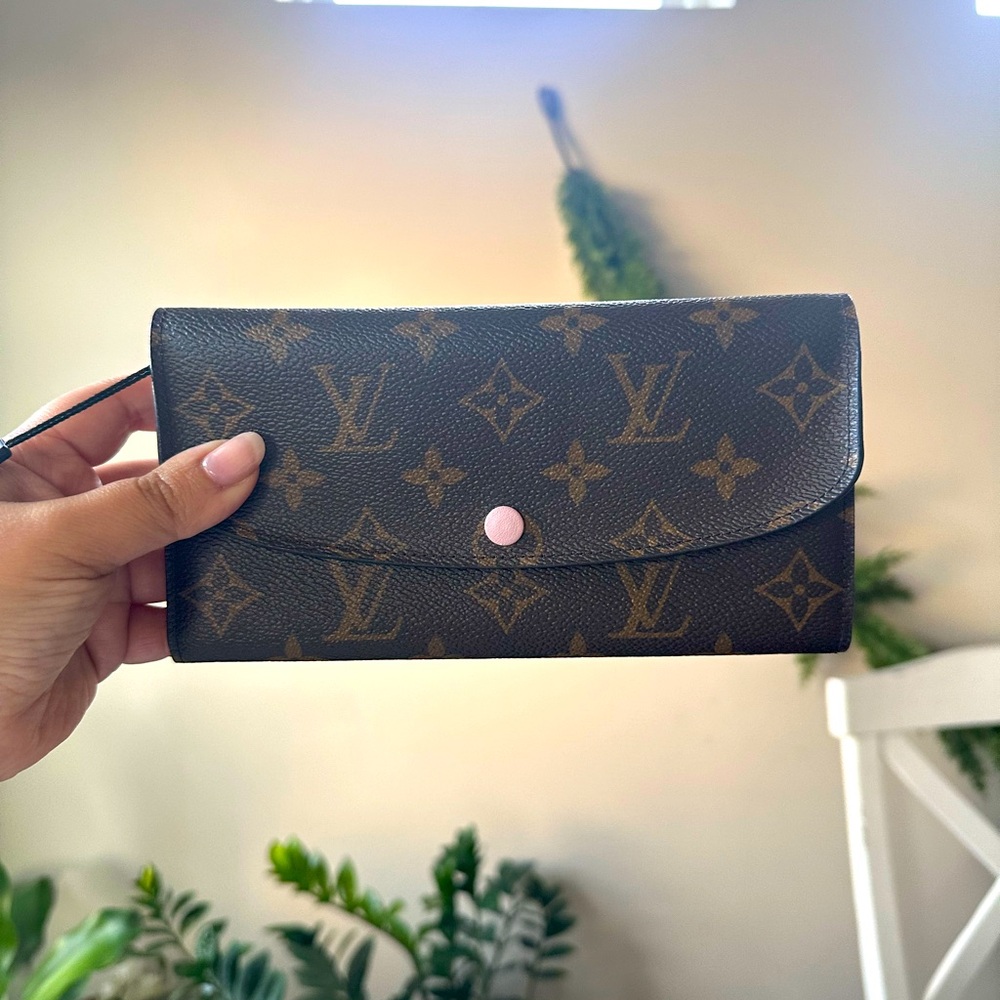 Louis Vuitton wallet with light pink interior